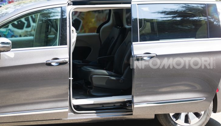 Chrysler Pacifica: confermato l’arrivo della versione 100% elettrica - Foto 28 di 29