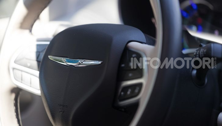 Chrysler Pacifica: confermato l’arrivo della versione 100% elettrica - Foto 7 di 29