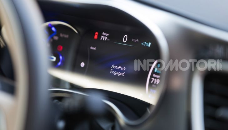 Chrysler Pacifica: confermato l’arrivo della versione 100% elettrica - Foto 8 di 29