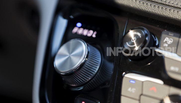 Chrysler Pacifica: confermato l’arrivo della versione 100% elettrica - Foto 10 di 29