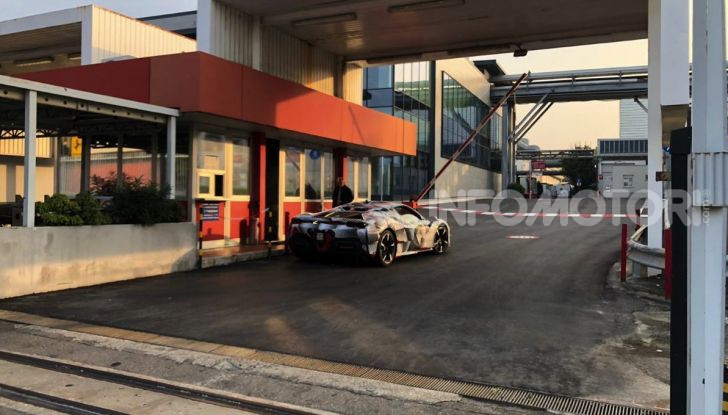 La Ferrari 488 Hybrid 2019 debutta a Maranello: 1.000CV di potenza ibrida - Foto 3 di 5