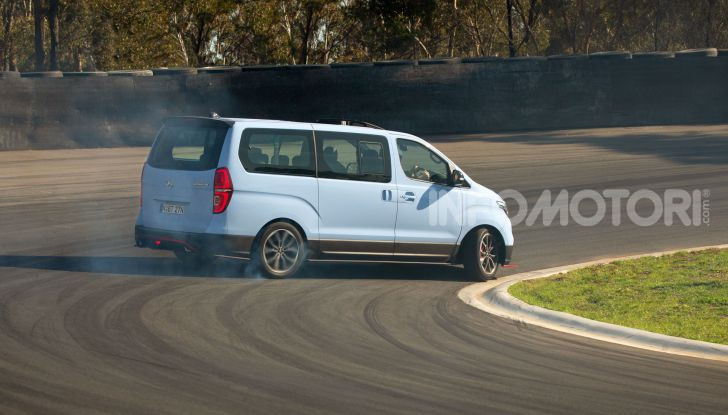 [VIDEO] Hyundai iMax N: il Van da 402CV e trazione posteriore - Foto 11 di 12
