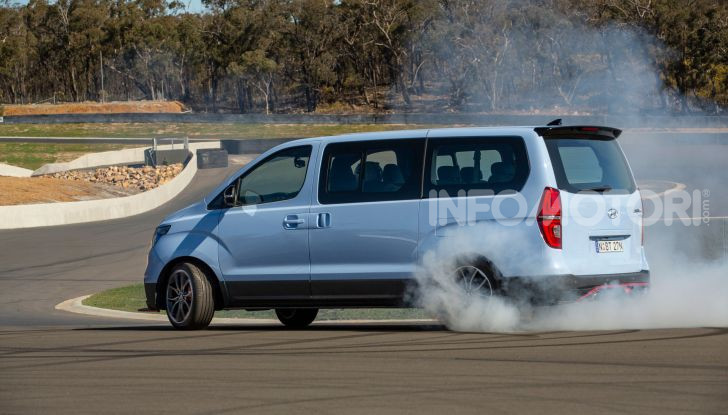 [VIDEO] Hyundai iMax N: il Van da 402CV e trazione posteriore - Foto 7 di 12