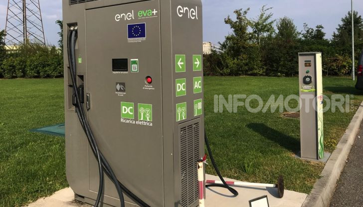 [VIDEO] Tesla Model S vs Tesla Model 3: quale comprare? - Foto 10 di 14