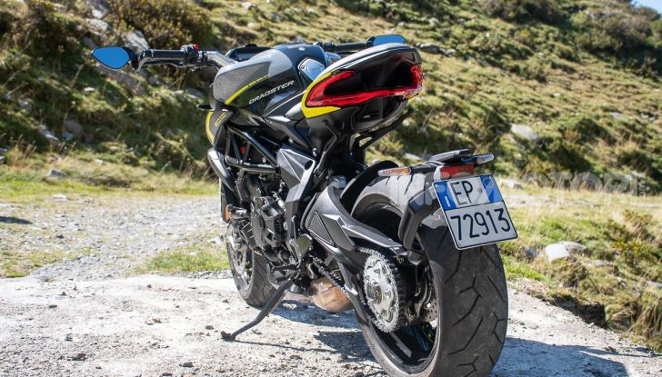 Prova MV Agusta Dragster 800 RR 2019: arte in movimento - Foto 6 di 47