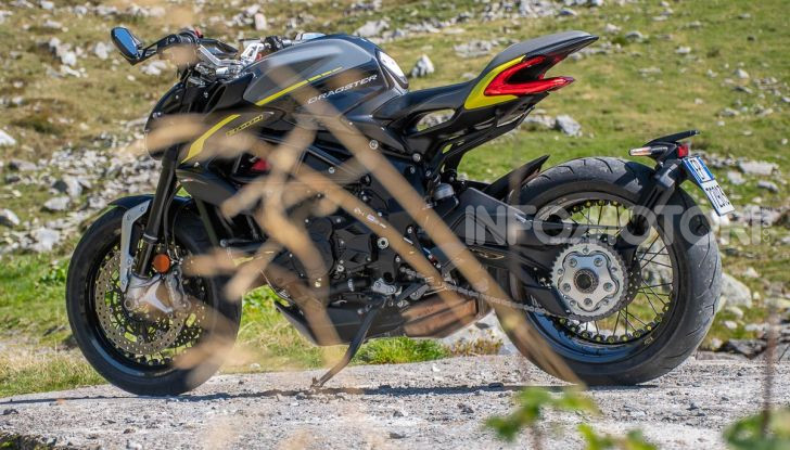 Prova MV Agusta Dragster 800 RR 2019: arte in movimento - Foto 12 di 47