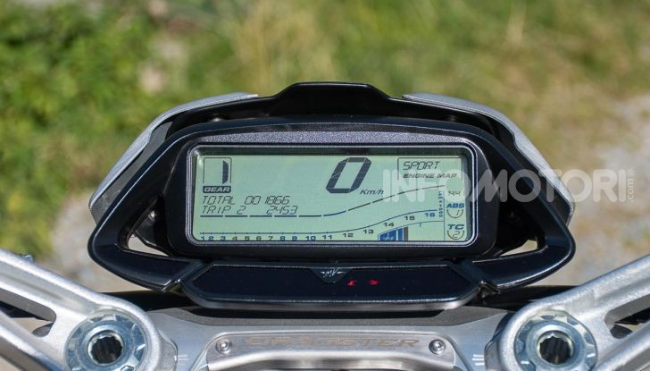 Prova MV Agusta Dragster 800 RR 2019: arte in movimento - Foto 28 di 47