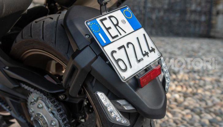 MV Agusta Turismo Veloce Lusso SCS, affilata come una Brutale, comoda come uno scooter - Foto 4 di 58