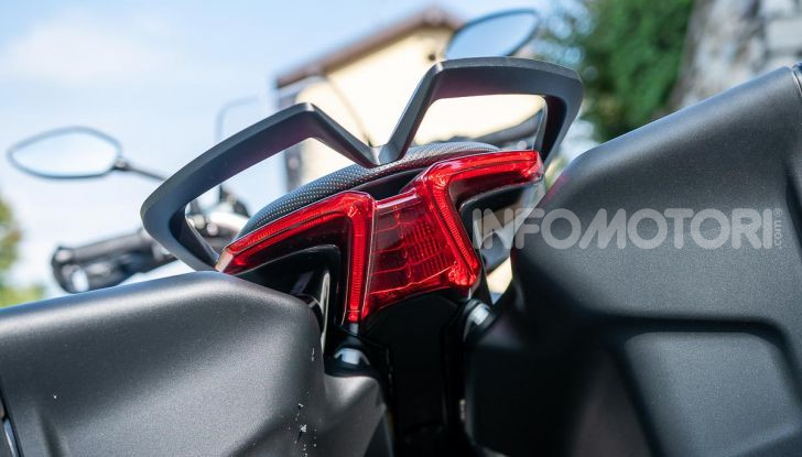 MV Agusta Turismo Veloce Lusso SCS, affilata come una Brutale, comoda come uno scooter - Foto 5 di 58