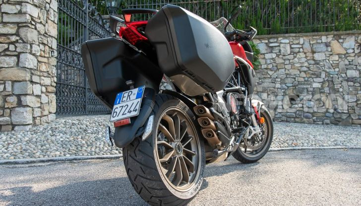 MV Agusta Turismo Veloce Lusso SCS, affilata come una Brutale, comoda come uno scooter - Foto 14 di 58