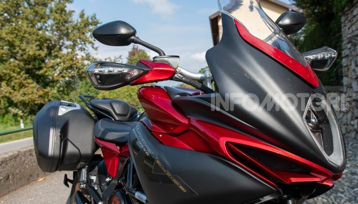 MV Agusta Turismo Veloce Lusso SCS, affilata come una Brutale, comoda come uno scooter - Foto 17 di 58