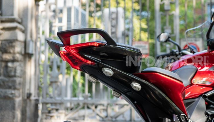 MV Agusta Turismo Veloce Lusso SCS, affilata come una Brutale, comoda come uno scooter - Foto 34 di 58