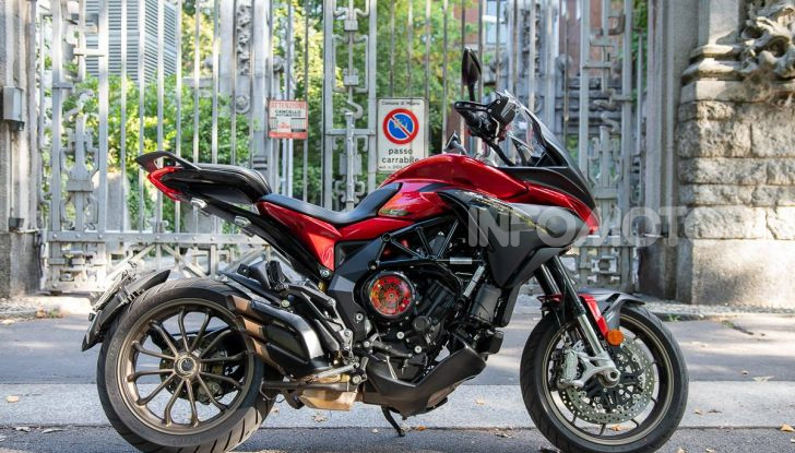 MV Agusta Turismo Veloce Lusso SCS, affilata come una Brutale, comoda come uno scooter - Foto 35 di 58