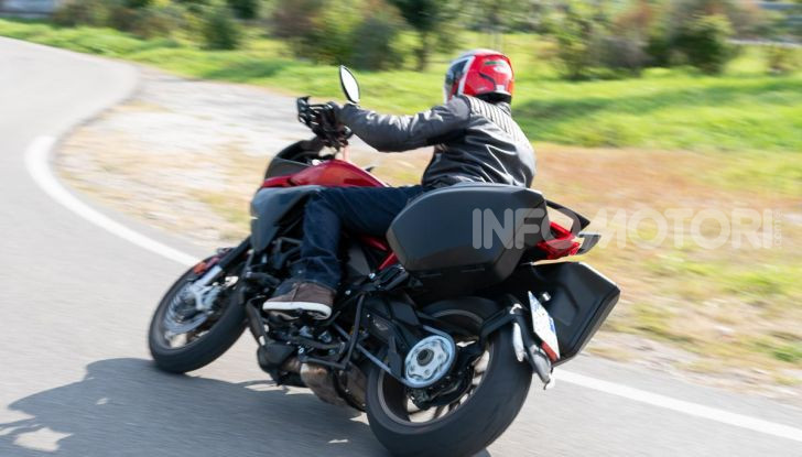 MV Agusta Turismo Veloce Lusso SCS, affilata come una Brutale, comoda come uno scooter - Foto 44 di 58