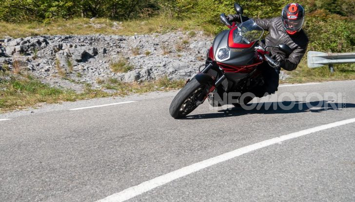 MV Agusta Turismo Veloce Lusso SCS, affilata come una Brutale, comoda come uno scooter - Foto 55 di 58