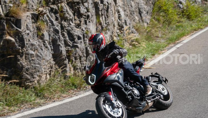 MV Agusta Turismo Veloce Lusso SCS, affilata come una Brutale, comoda come uno scooter - Foto 56 di 58