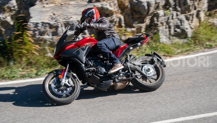 MV Agusta Turismo Veloce Lusso SCS, affilata come una Brutale, comoda come uno scooter - Foto 58 di 58