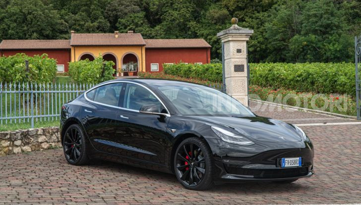[VIDEO] Tesla Model S vs Tesla Model 3: quale comprare? - Foto 4 di 14
