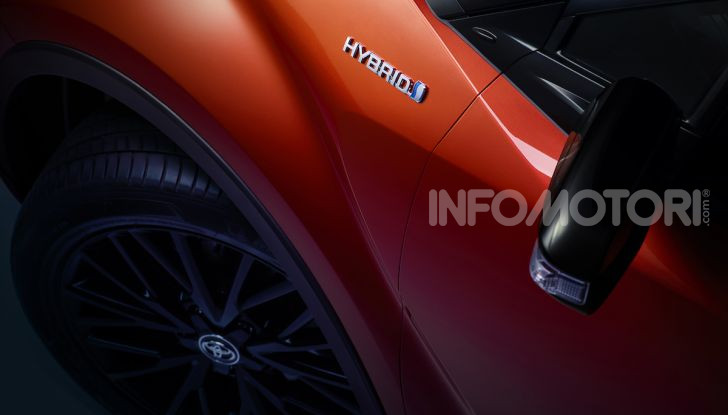 Nuova Toyota C-HR 2020: motore ibrido da 184CV e nuova tecnologia - Foto 4 di 5