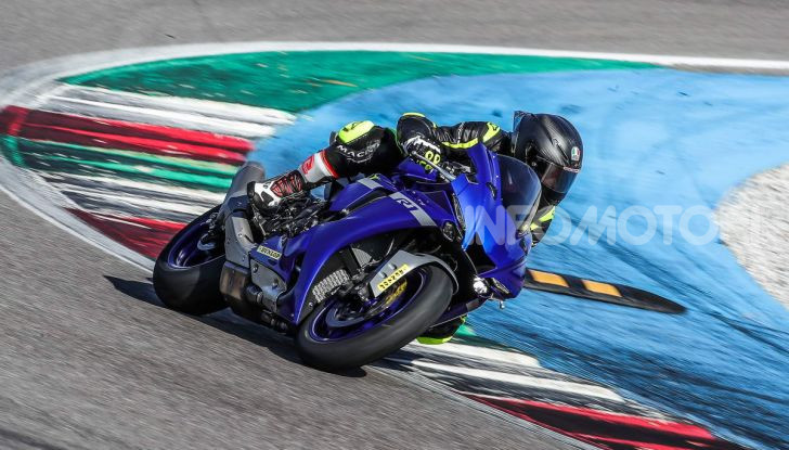 [VIDEO] Prova Yamaha R1 ed R1M 2020, tante piccole novità per una moto quasi perfetta - Foto 16 di 38
