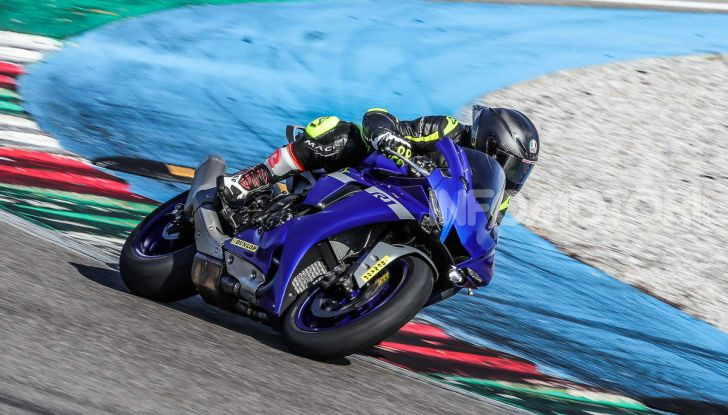 [VIDEO] Prova Yamaha R1 ed R1M 2020, tante piccole novità per una moto quasi perfetta - Foto 17 di 38