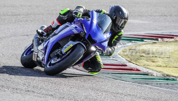 [VIDEO] Prova Yamaha R1 ed R1M 2020, tante piccole novità per una moto quasi perfetta - Foto 26 di 38