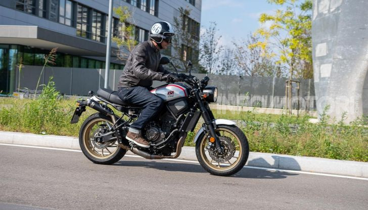 Prova Yamaha XSR 700 XTribute, la Sport Heritage omaggia l’XT di Rambo - Foto 9 di 37