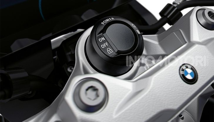 BMW F 900R 2020: la naked della Casa dell’elica dinamica e adatta a tutti - Foto 32 di 39