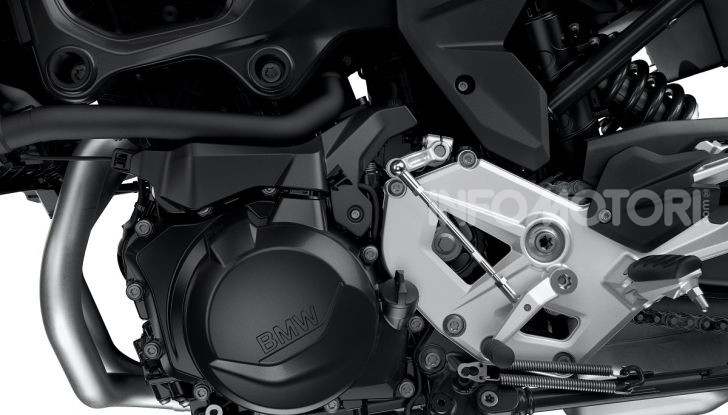 BMW F 900R 2020: la naked della Casa dell’elica dinamica e adatta a tutti - Foto 35 di 39