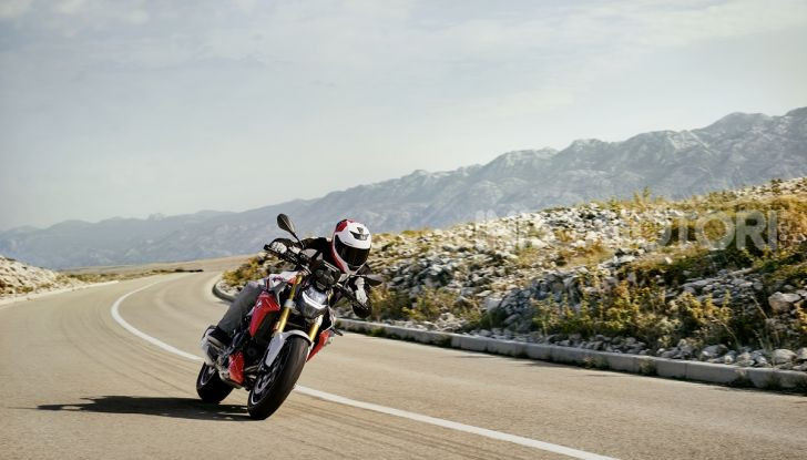 BMW F 900R 2020: la naked della Casa dell’elica dinamica e adatta a tutti - Foto 12 di 39