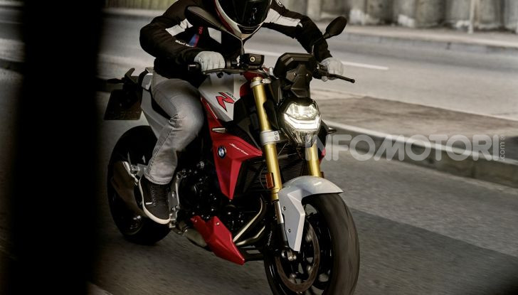 BMW F 900R 2020: la naked della Casa dell’elica dinamica e adatta a tutti - Foto 16 di 39