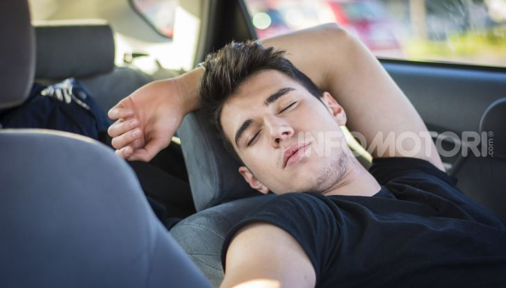 Dormire in automobile