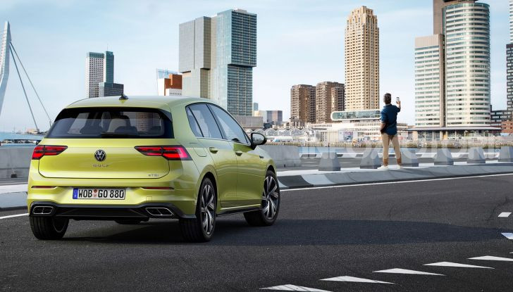 Volkswagen Golf 8 R: il mostro da 330 CV arriva a fine 2020 - Foto 13 di 15