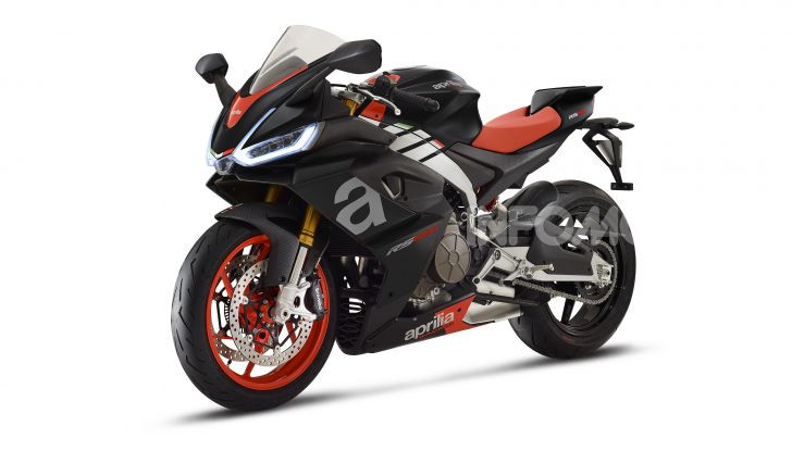 Aprilia RS 660: la media che si ispira alla pista ma che si fa guidare da tutti - Foto 14 di 14