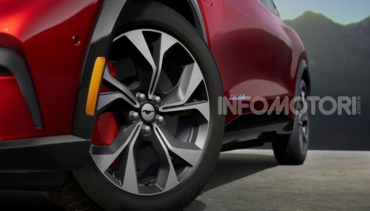 Effetto Tesla: Ford riduce il listino prezzi della Mustang Mach-E - Foto 9 di 20