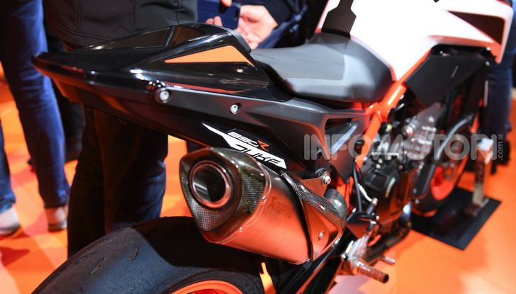 KTM 890 Duke R 2020: il bicilindrico LC8 arriva a 121CV! - Foto 4 di 14