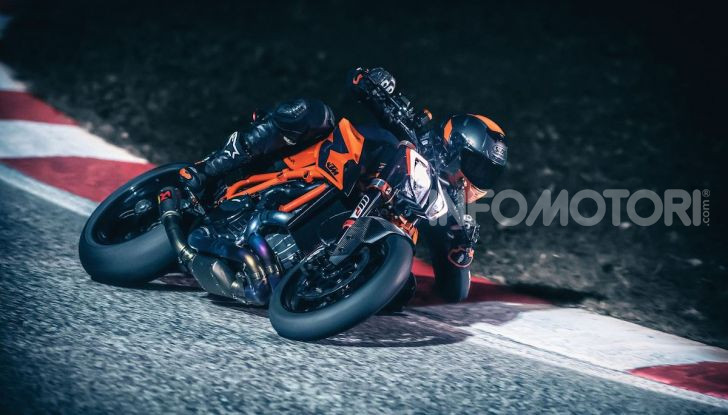 KTM 1290 Superduke R 2020: la “Bestia” arancione, atto terzo - Foto 5 di 8