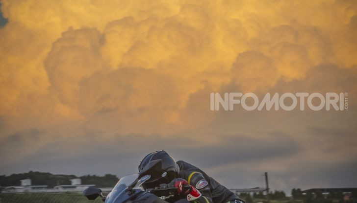 Kawasaki sempre più verde: arriva la prima moto elettirica di Akashi - Foto 8 di 12