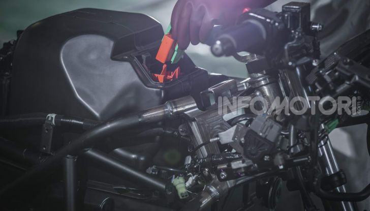 Kawasaki accelera verso la produzione della prima moto elettrica - Foto 3 di 11