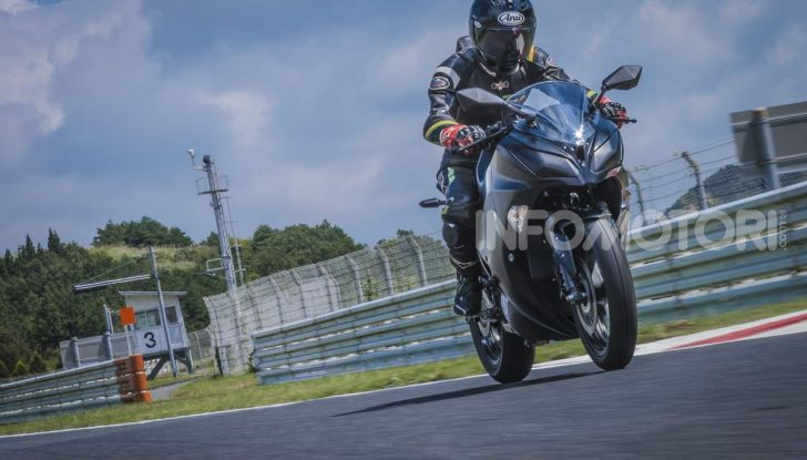 Kawasaki accelera verso la produzione della prima moto elettrica - Foto 9 di 11