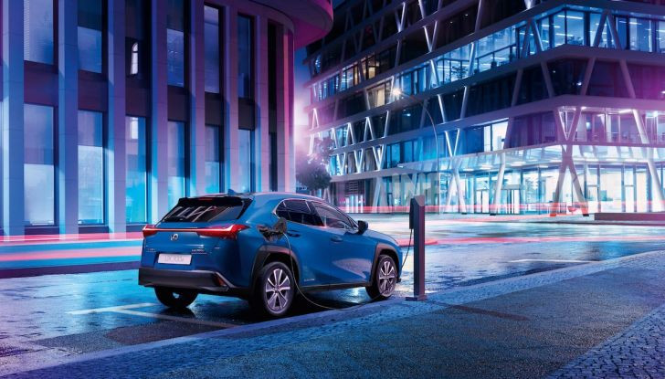 Lexus UX 300e: il SUV elettrico che non c’era - Foto 4 di 47