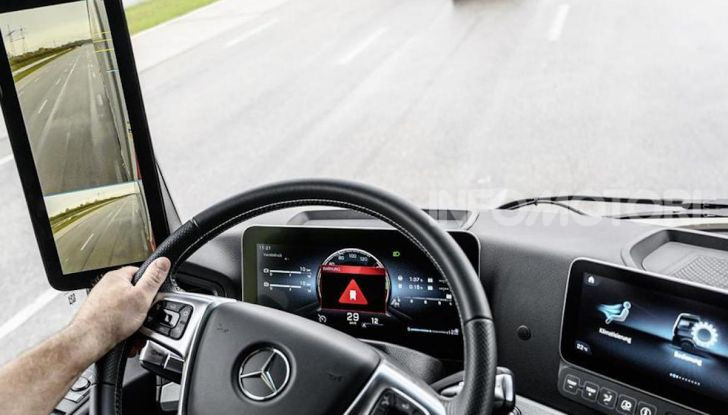 Mercedes: in arrivo i TIR intelligenti che evitano ciclisti e pedoni - Foto 2 di 8