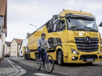 Mercedes: in arrivo i TIR intelligenti che evitano ciclisti e pedoni