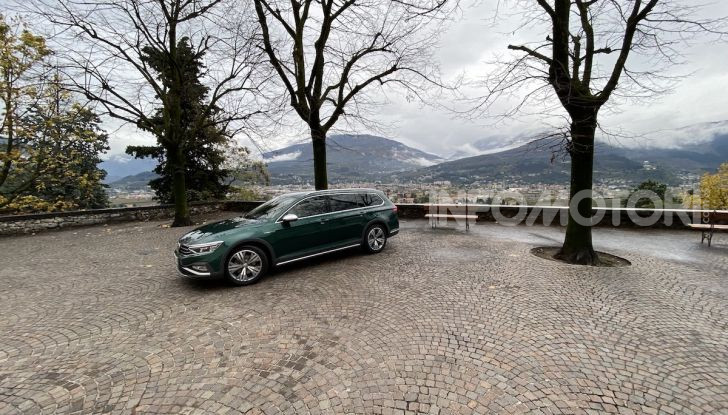 Nuova Volkswagen Passat 2020 prova su strada, versioni e prezzi - Foto 7 di 19