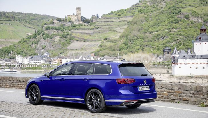 Nuova Volkswagen Passat 2020 prova su strada, versioni e prezzi - Foto 11 di 19