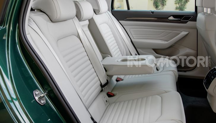 Nuova Volkswagen Passat 2020 prova su strada, versioni e prezzi - Foto 18 di 19