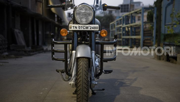 Royal Enfield porta a EICMA tradizone e passione per il custom - Foto 6 di 17