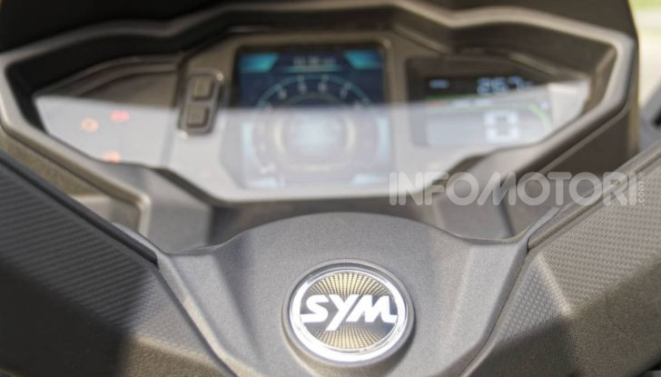 Prova SYM Maxsym TL 500, il maxi bicilindrico “non estremo” che mancava - Foto 6 di 28