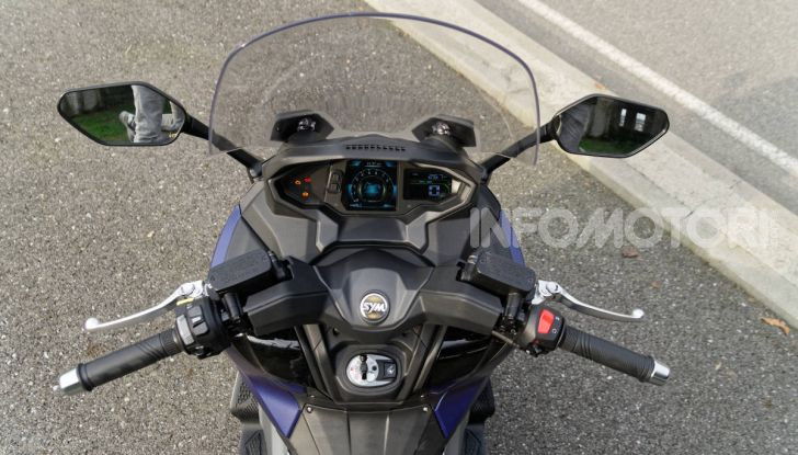 Prova SYM Maxsym TL 500, il maxi bicilindrico “non estremo” che mancava - Foto 7 di 28