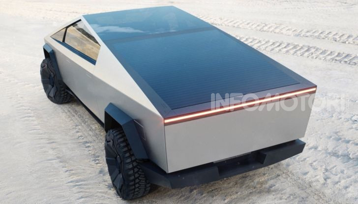 Tesla Cybertruck: il pick-up elettrico tagliato col machete - Foto 8 di 10